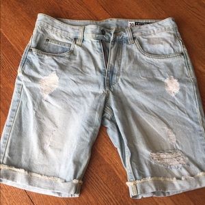 Distressed Men’s jean shorts